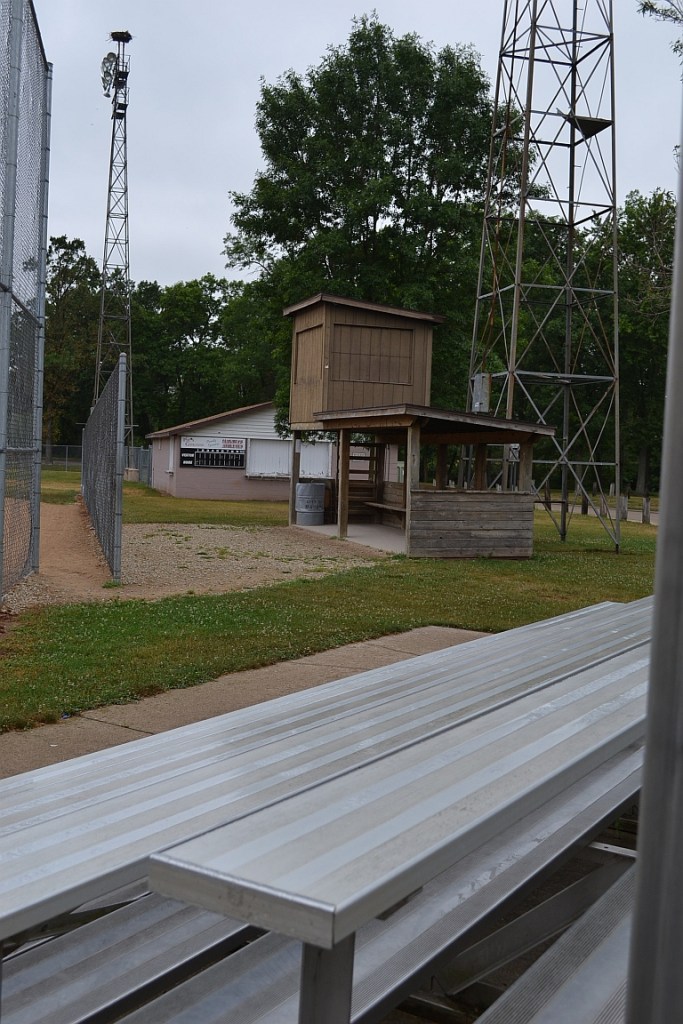 Lindsay Park baseball dugout and concession stand